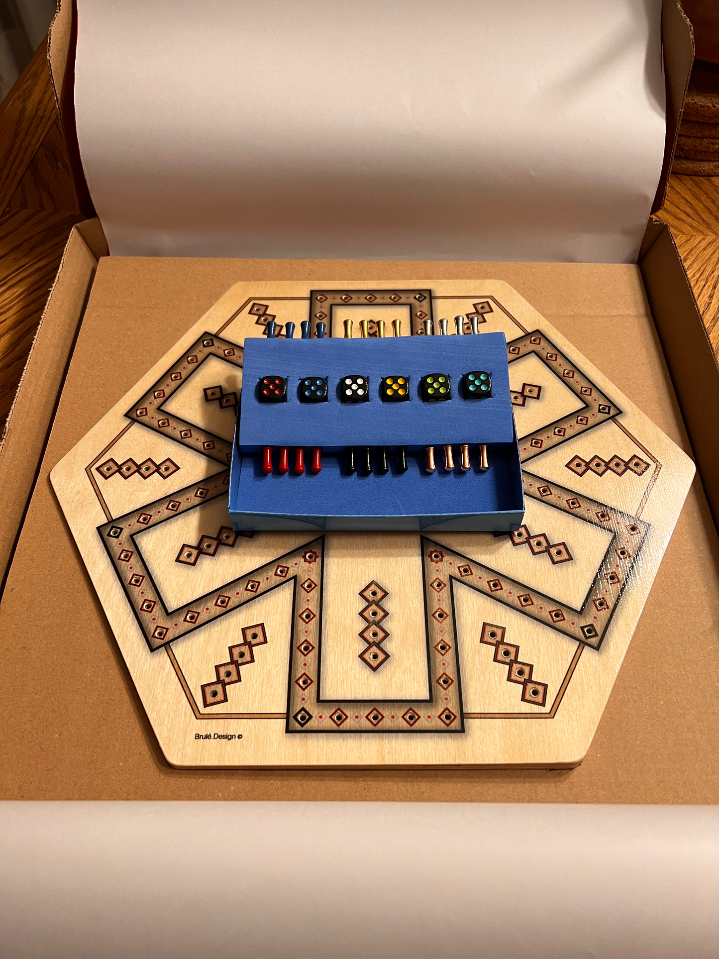 6 player Pegit board - in the box, Dice & Peg kit revealed