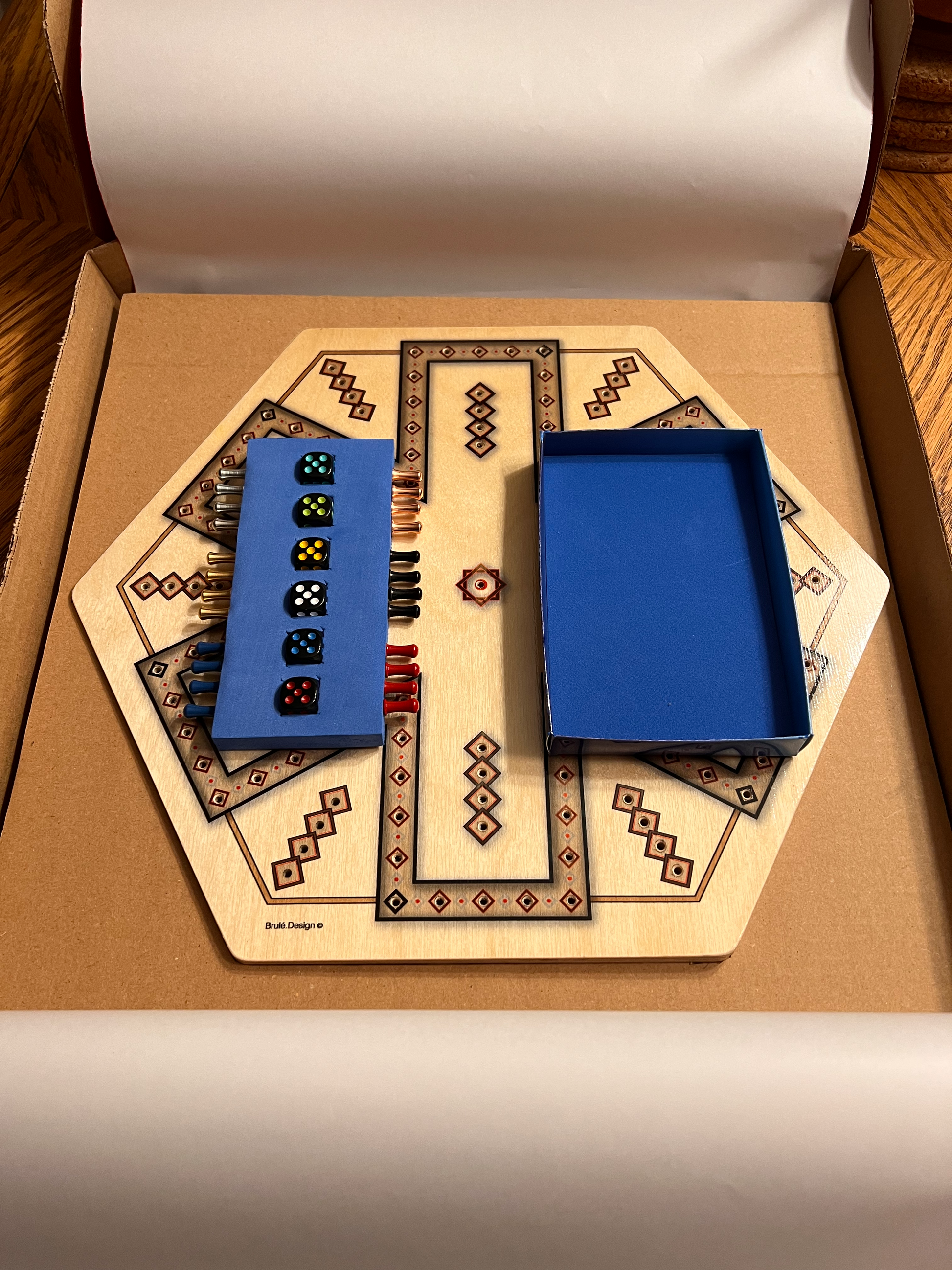 6 player Pegit board - in the box, Dice & Peg kit including the Dice Rolling box